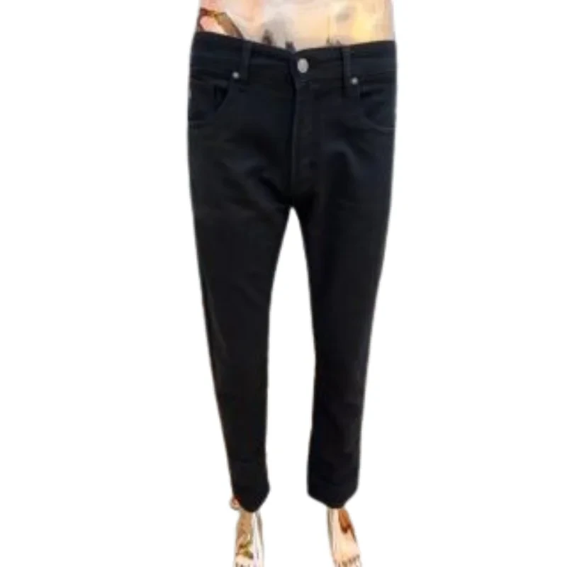 Men's Black Slim-Fit Jeans – Minimalist Style, Maximum Comfort